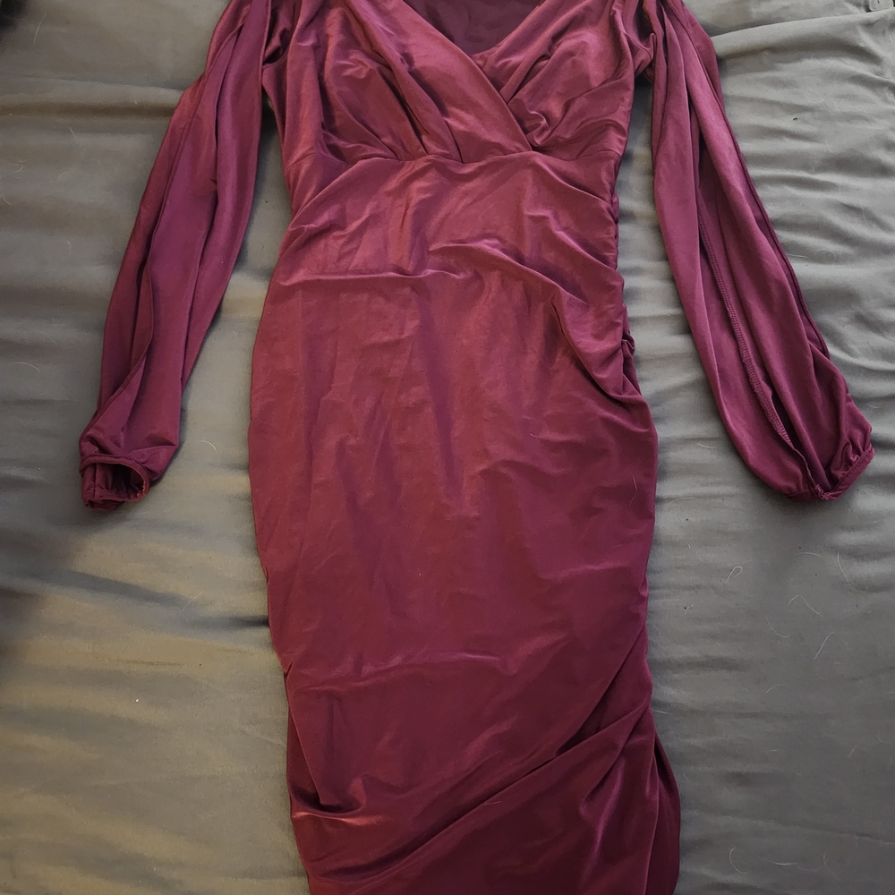 Womens sz m Jennifer Lopez Maroon faux style wrap dress with arm slits